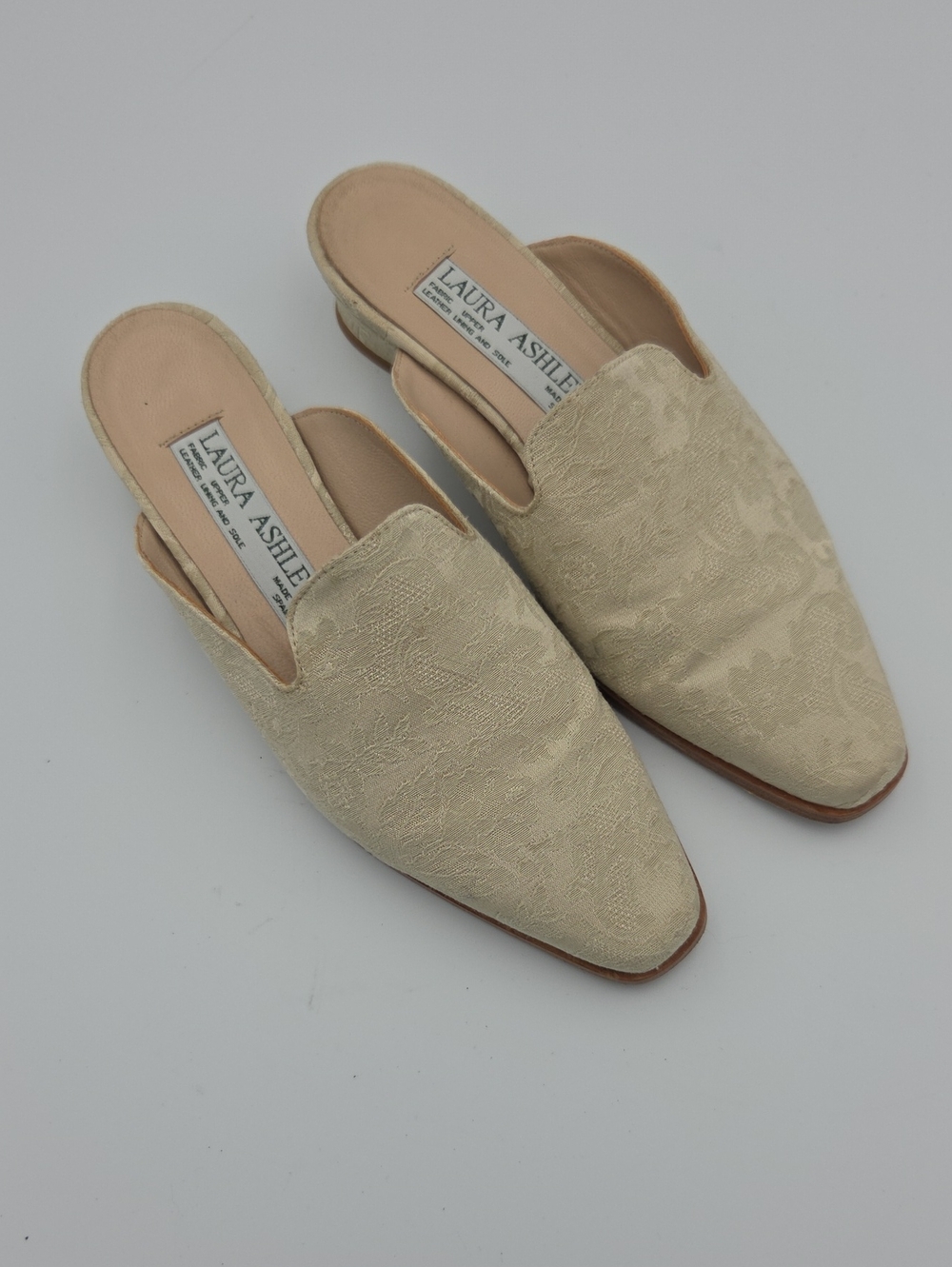 90s Vintage Kitten Heel Laura Ashley Beige Embroidered Pointed Slip-On Mules